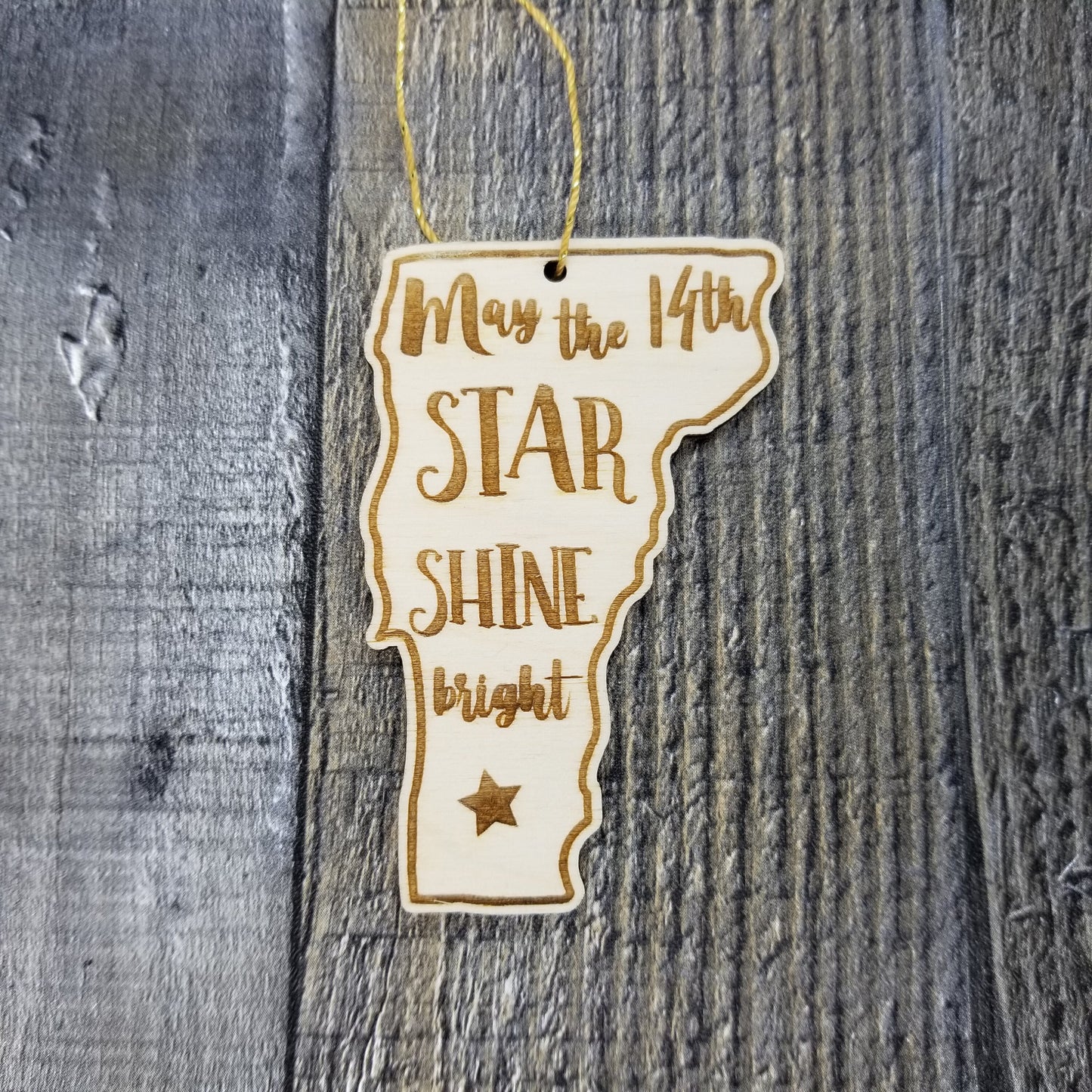 Wholesale Vermont Wood Ornament -  VT State Shape with State Motto Souvenir